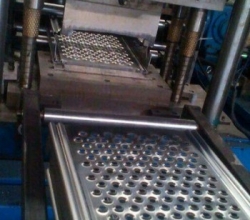 钢踏板成型设备 专业设备厂家